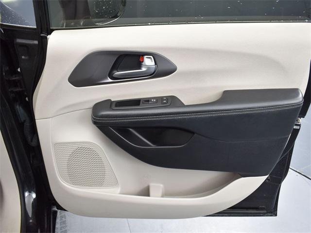 used 2021 Chrysler Pacifica Hybrid car, priced at $22,222