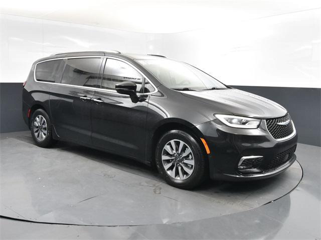 used 2021 Chrysler Pacifica Hybrid car, priced at $22,222