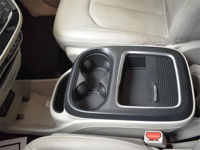 used 2021 Chrysler Pacifica Hybrid car, priced at $22,222