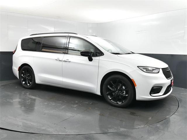 new 2024 Chrysler Pacifica car, priced at $41,110