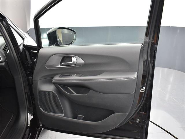 new 2025 Chrysler Pacifica car, priced at $41,253