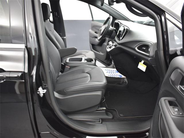 new 2025 Chrysler Pacifica car, priced at $41,253