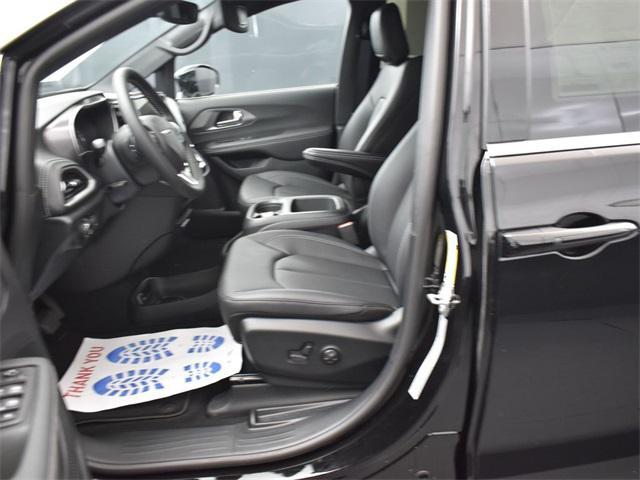 new 2025 Chrysler Pacifica car, priced at $41,253