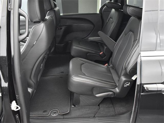 new 2025 Chrysler Pacifica car, priced at $41,253