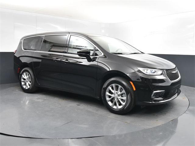 new 2025 Chrysler Pacifica car, priced at $41,253