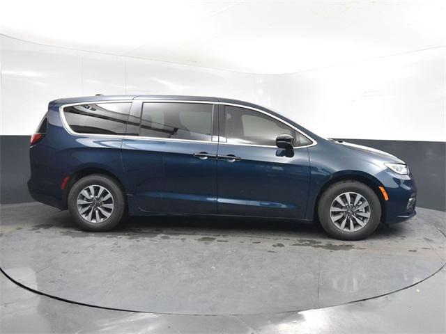 new 2025 Chrysler Pacifica Hybrid car, priced at $44,950