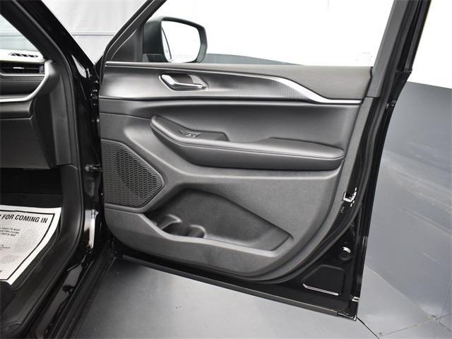 new 2025 Jeep Grand Cherokee L car, priced at $38,429
