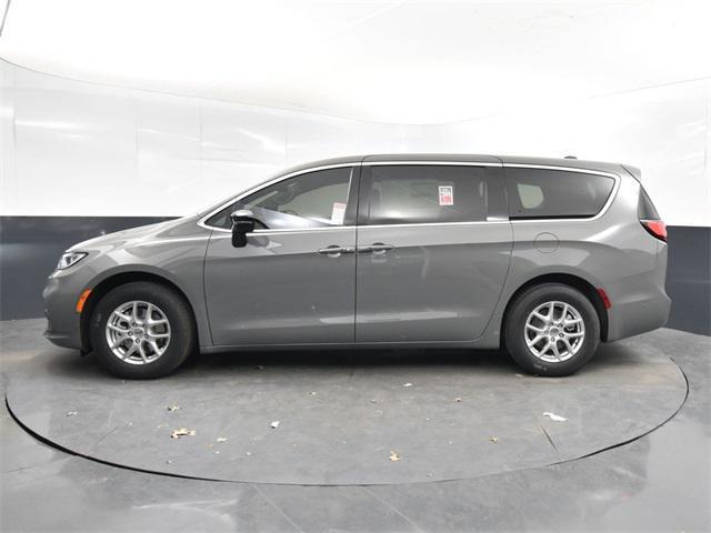 new 2025 Chrysler Pacifica car, priced at $38,420