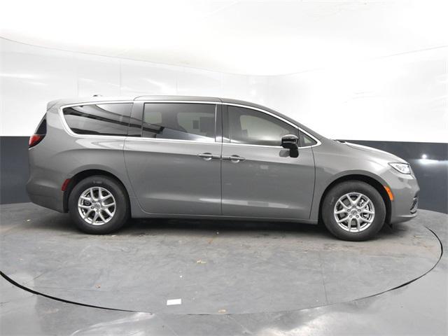 new 2025 Chrysler Pacifica car, priced at $38,420