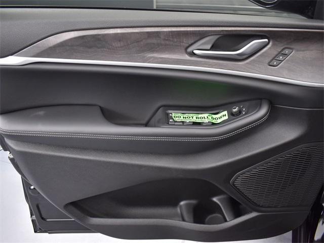 new 2025 Jeep Grand Cherokee car, priced at $38,870