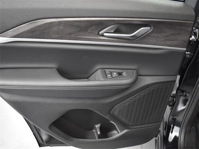 new 2025 Jeep Grand Cherokee car, priced at $38,870