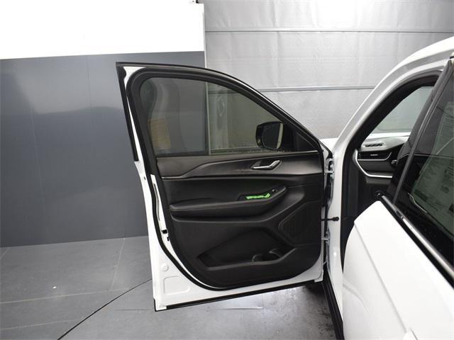 new 2025 Jeep Grand Cherokee car, priced at $32,810