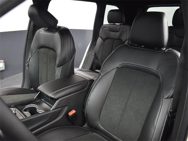 new 2025 Jeep Grand Cherokee car, priced at $32,810