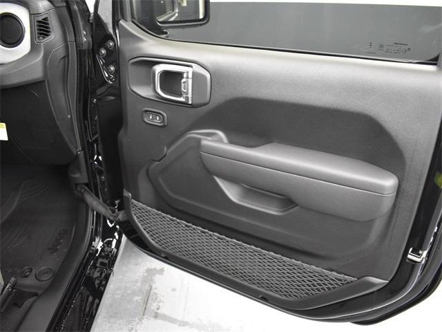 new 2025 Jeep Wrangler car, priced at $45,576