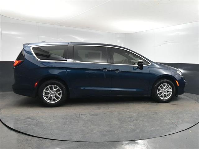 new 2025 Chrysler Pacifica car, priced at $37,420