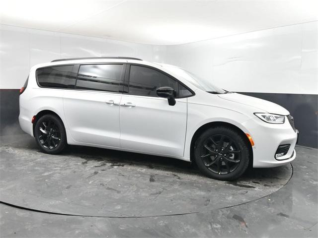 new 2025 Chrysler Pacifica car, priced at $44,545