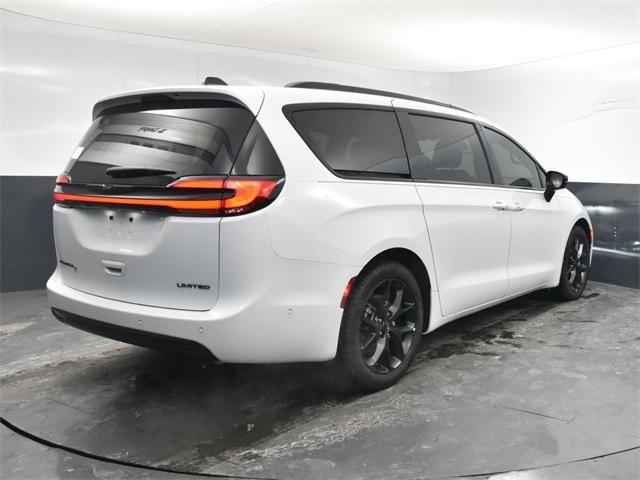 new 2025 Chrysler Pacifica car, priced at $44,545