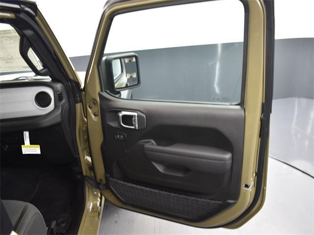new 2025 Jeep Wrangler car, priced at $33,053