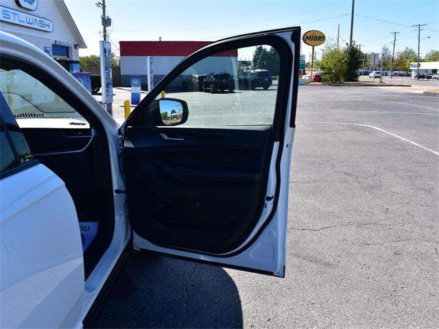 new 2025 Jeep Grand Cherokee car, priced at $35,325