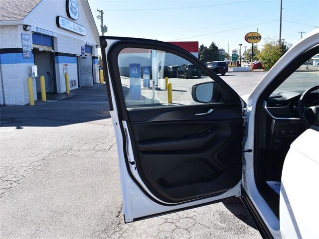 new 2025 Jeep Grand Cherokee car, priced at $35,325