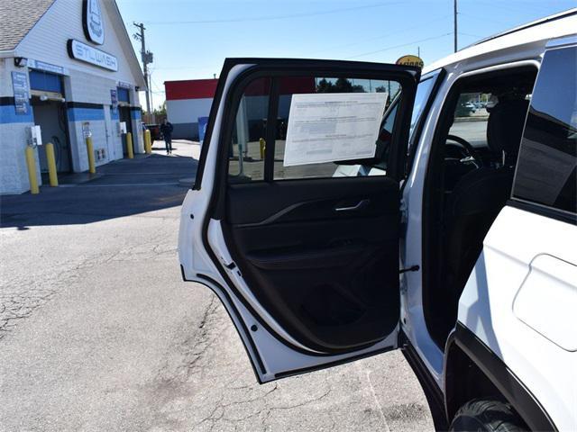 new 2025 Jeep Grand Cherokee car, priced at $35,325