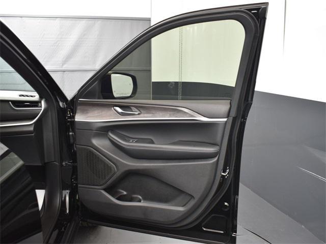 new 2025 Jeep Grand Cherokee L car, priced at $41,335