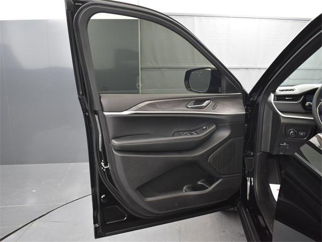 new 2025 Jeep Grand Cherokee L car, priced at $41,335