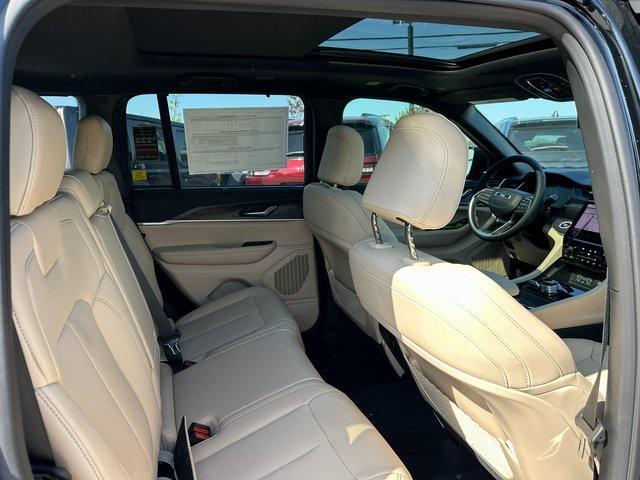 new 2025 Jeep Grand Cherokee car, priced at $45,652