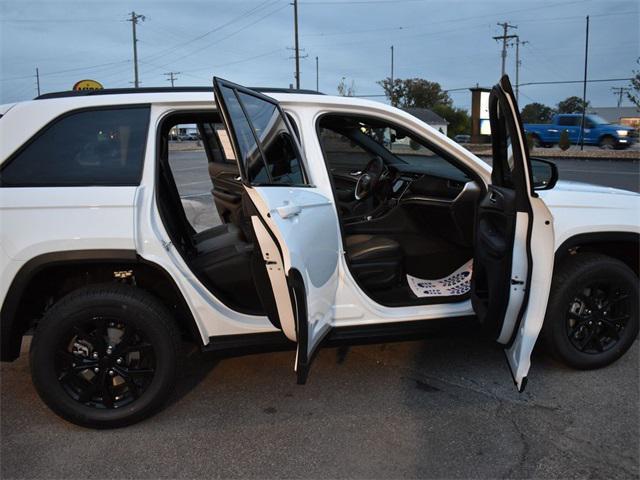 new 2025 Jeep Grand Cherokee car, priced at $34,825