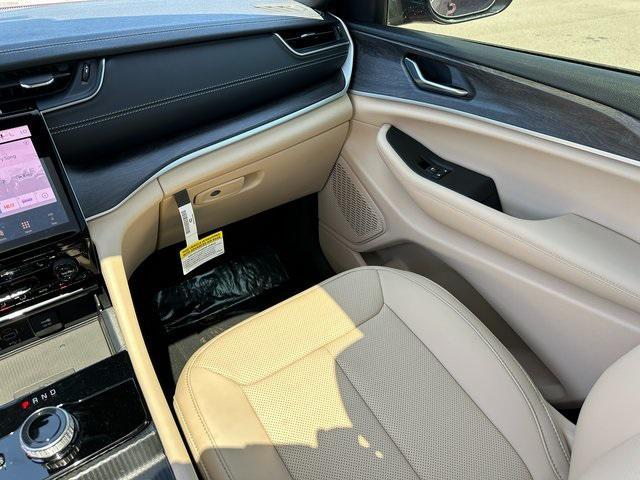 new 2025 Jeep Grand Cherokee car, priced at $46,316
