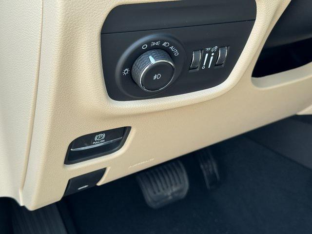 new 2025 Jeep Grand Cherokee car, priced at $43,816