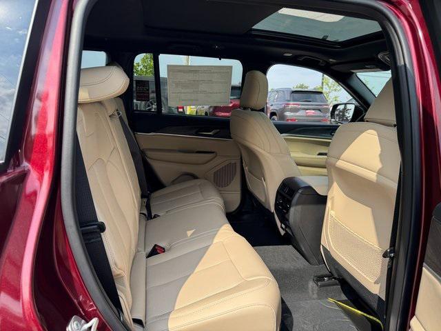 new 2025 Jeep Grand Cherokee car, priced at $43,816