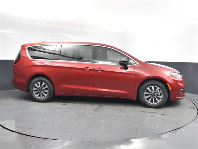 new 2025 Chrysler Pacifica Hybrid car, priced at $44,950