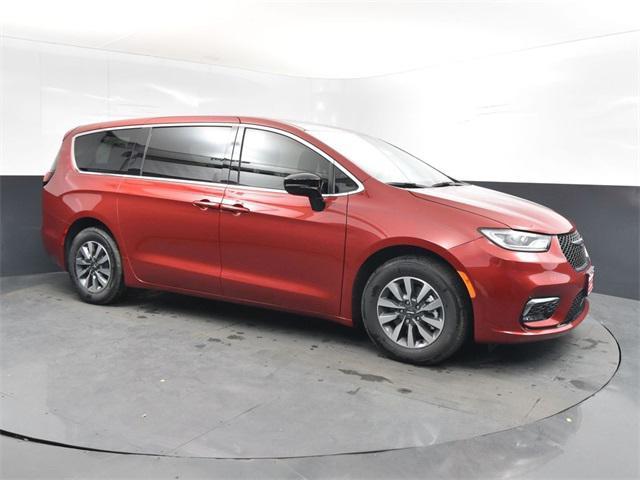 new 2025 Chrysler Pacifica Hybrid car, priced at $44,950