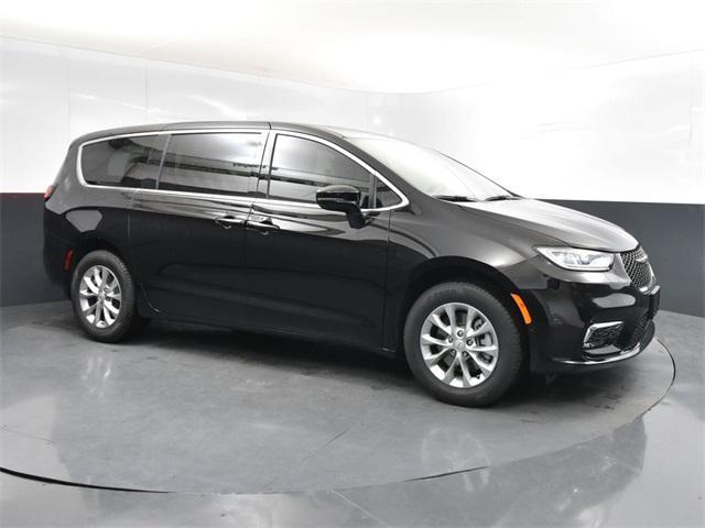 new 2025 Chrysler Pacifica car, priced at $41,253