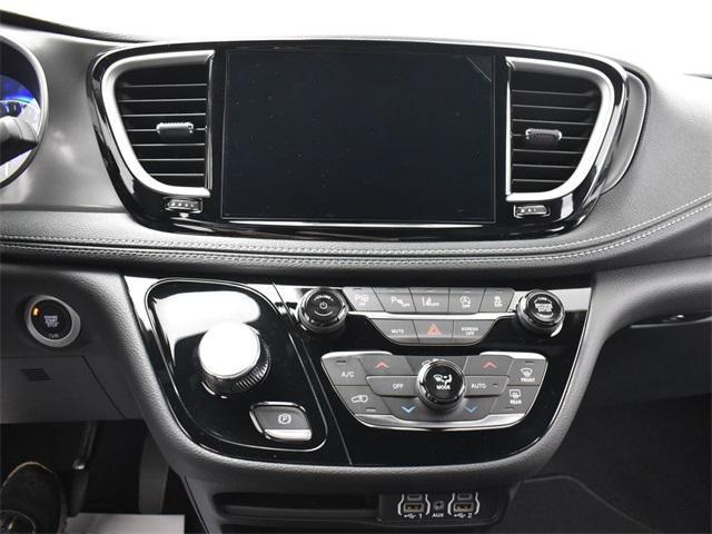 new 2025 Chrysler Pacifica car, priced at $41,253