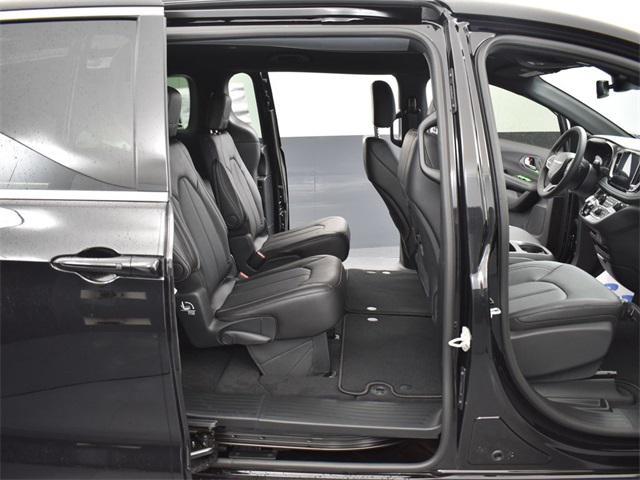 new 2025 Chrysler Pacifica car, priced at $41,253