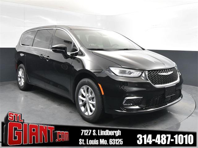 new 2025 Chrysler Pacifica car, priced at $41,253