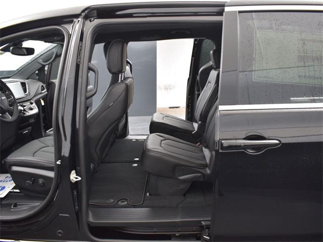 new 2025 Chrysler Pacifica car, priced at $41,253