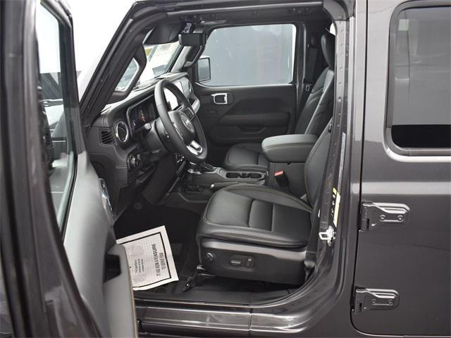 new 2025 Jeep Wrangler car, priced at $51,715