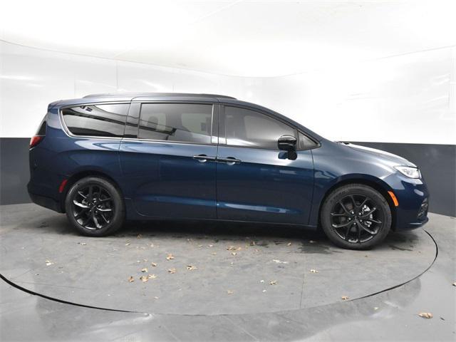 new 2025 Chrysler Pacifica car, priced at $45,040