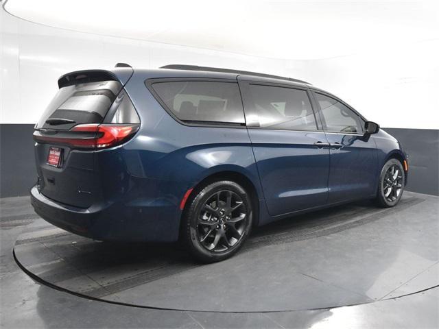 new 2025 Chrysler Pacifica car, priced at $45,040