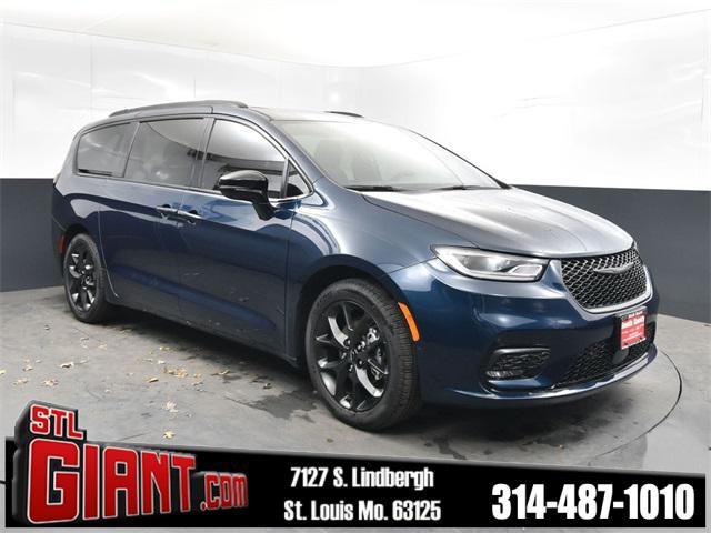 new 2025 Chrysler Pacifica car, priced at $45,106