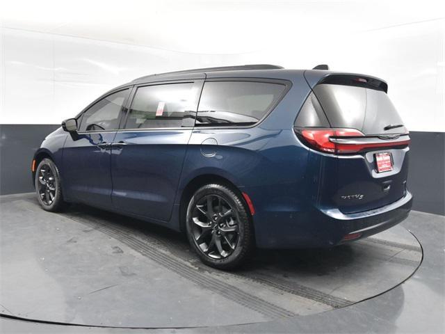 new 2025 Chrysler Pacifica car, priced at $43,040