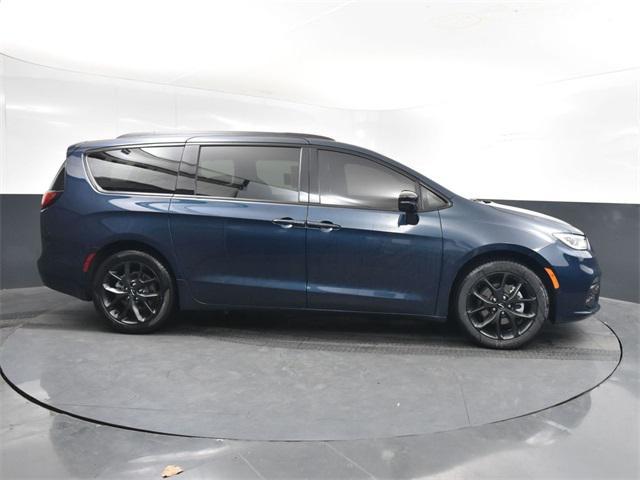 new 2025 Chrysler Pacifica car, priced at $43,040