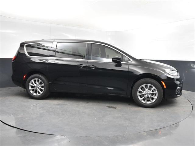 new 2025 Chrysler Pacifica car, priced at $40,920