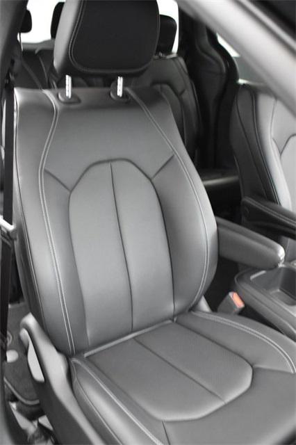 new 2025 Chrysler Pacifica car, priced at $40,920