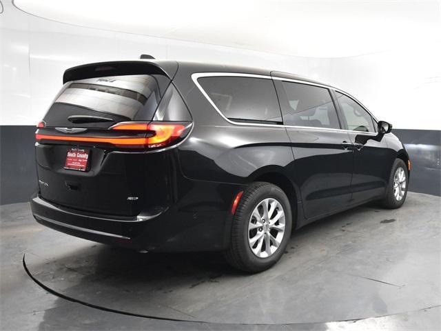 new 2025 Chrysler Pacifica car, priced at $40,920