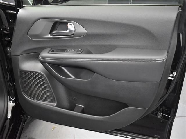 new 2025 Chrysler Pacifica car, priced at $40,920