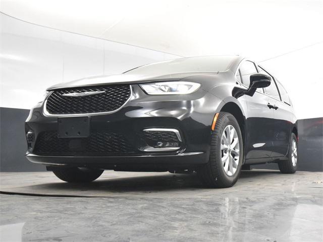 new 2025 Chrysler Pacifica car, priced at $40,920